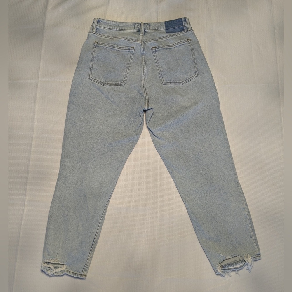 Abercrombie & Fitch The Mom High Rise Curve Love Light Wash Distressed 10R - Picture 7 of 7